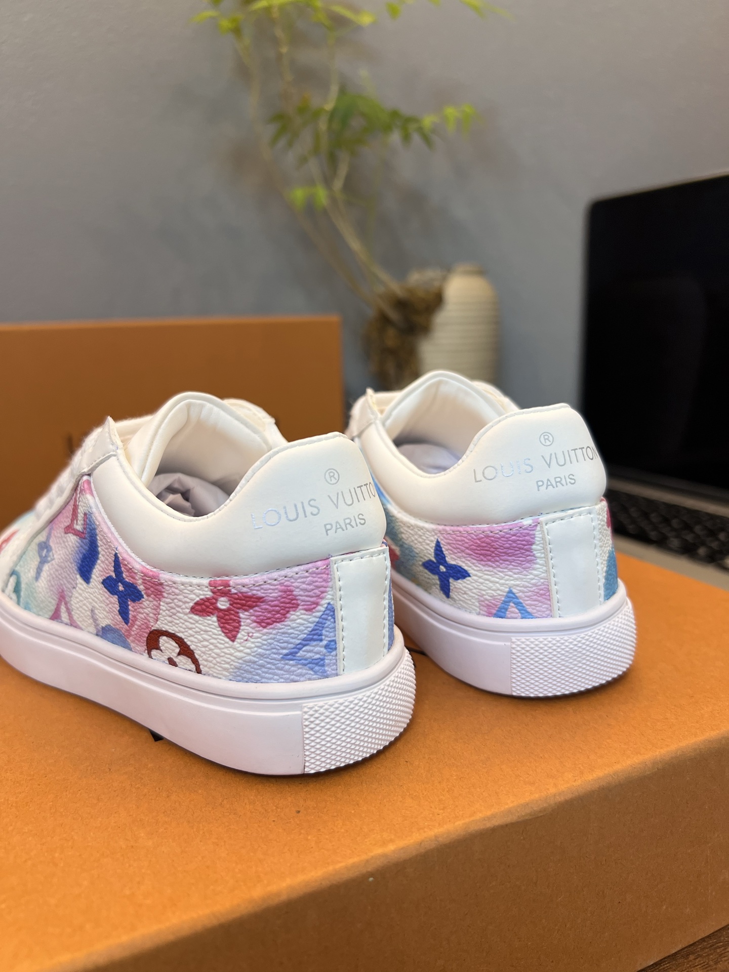Children's shoes child
